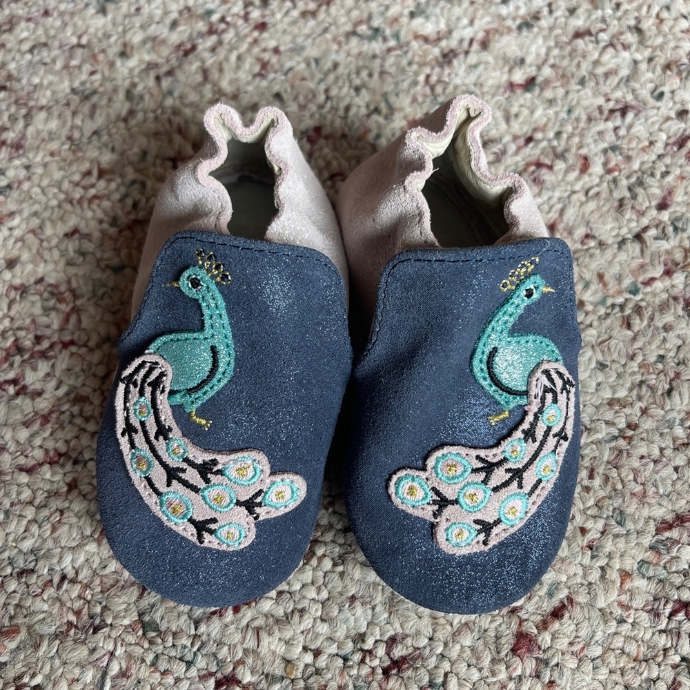 Robeez baby girl leather shoe 6-12 month peacock glitter blue pink NWOT
